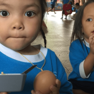 150 uova per pranzo per i bambini delle bidonvilles di Bangkok - Insieme si può