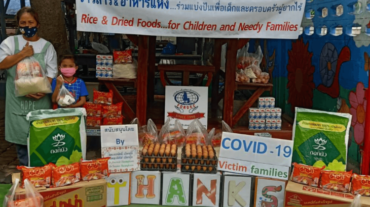 Distribuzione cibo in Thailandia