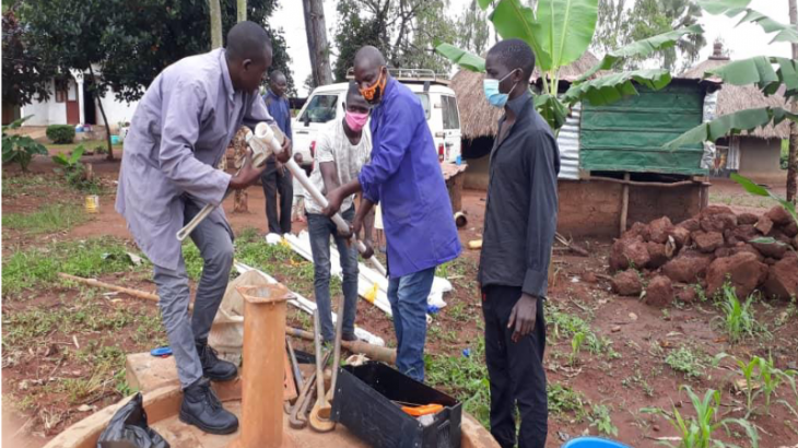 Riparazione pozzo in Karamoja
